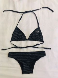 (Category: ) located in . Submitted by wardrobesjunkies (Listing ID 1014020777, Image 1). Description: .