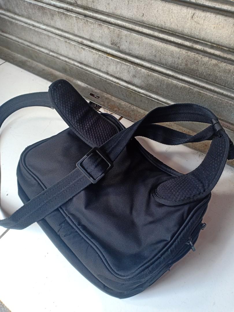 SALE ! VICTORINOX sling bag, Fesyen 