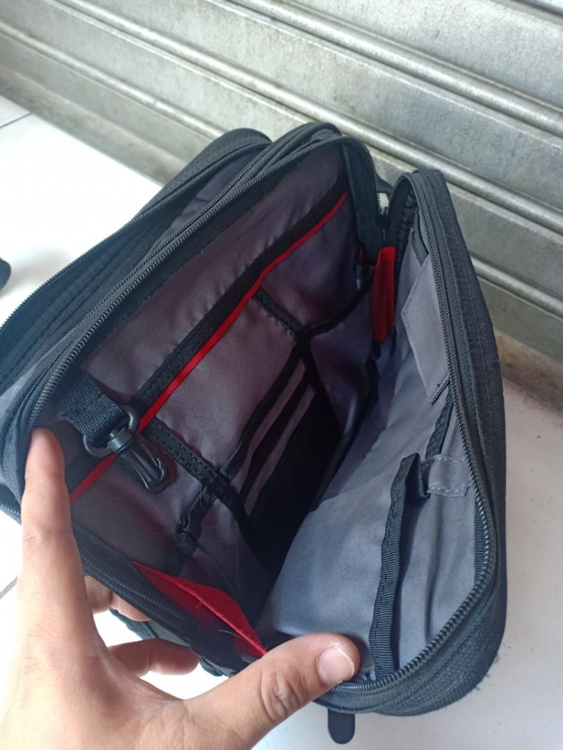 SALE ! VICTORINOX sling bag, Fesyen 