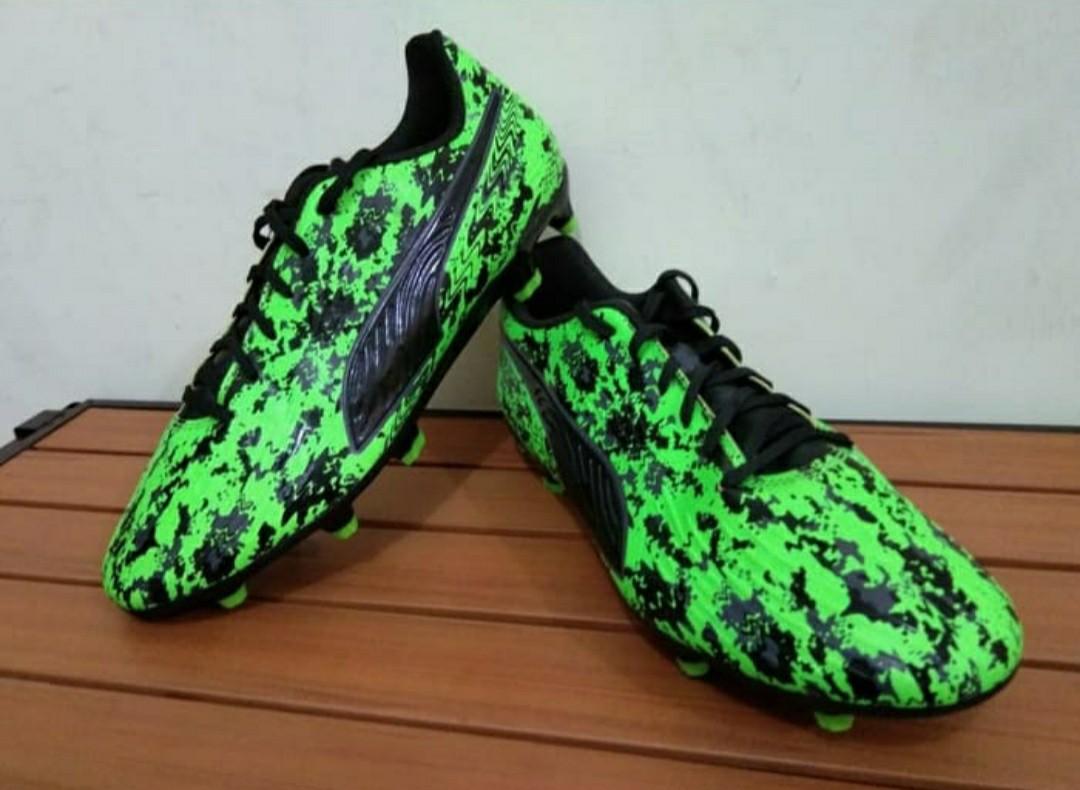 Sepatu Bola Puma 10549203h Original Sports Other Sports Equipment On Carousell