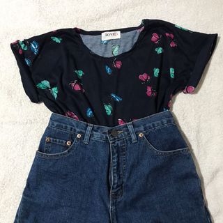 (Category: ) located in . Submitted by clothesbypea (Listing ID 1014284029, Image 1). Description: .