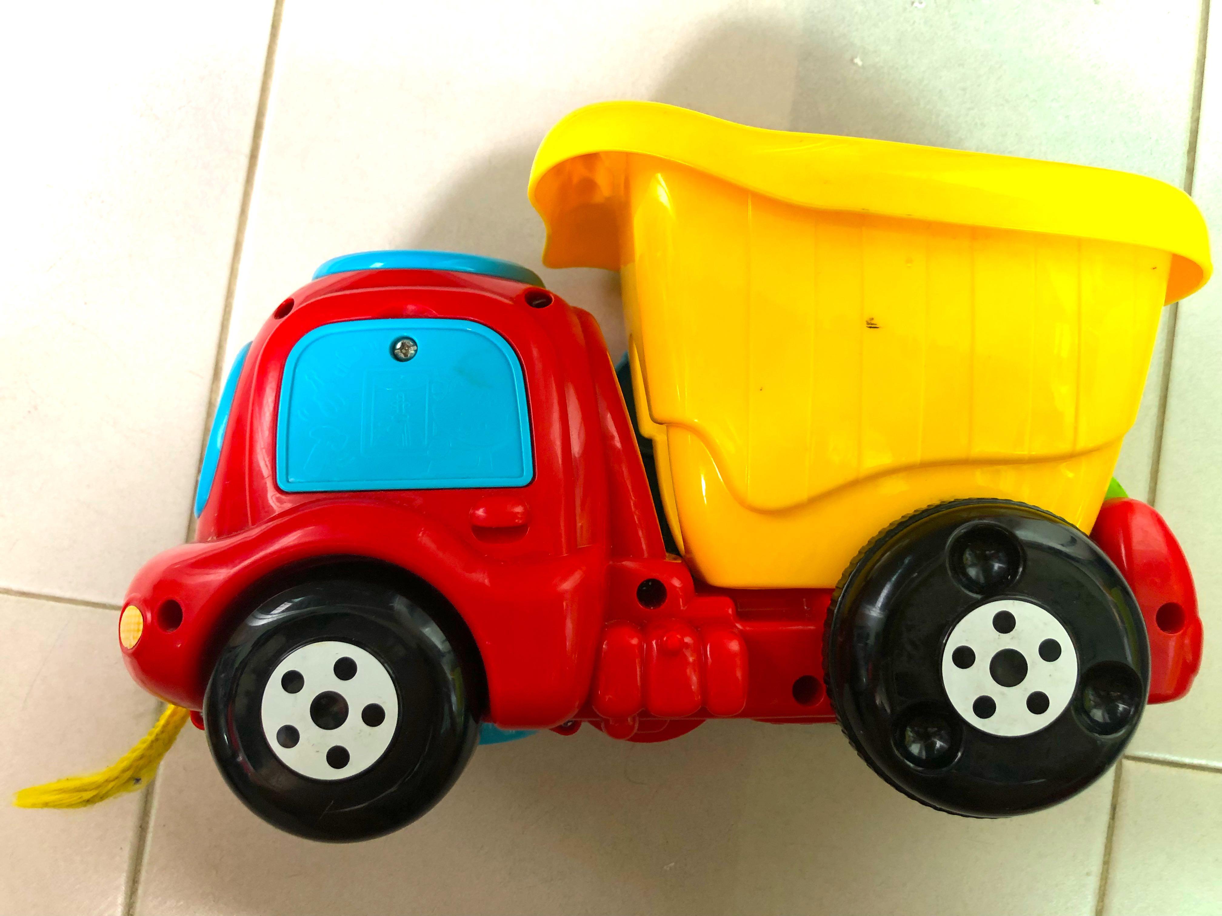 英文對白 大號 隨行 可翻斗帶音樂和聲音特效的bb玩具工程車垃圾傾倒車 玩具 遊戲類 玩具 Carousell