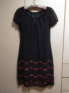 Black dress with embroidery pattern/One piece黑色透視綉花裙64207023204225110