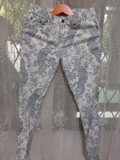 Celana floral