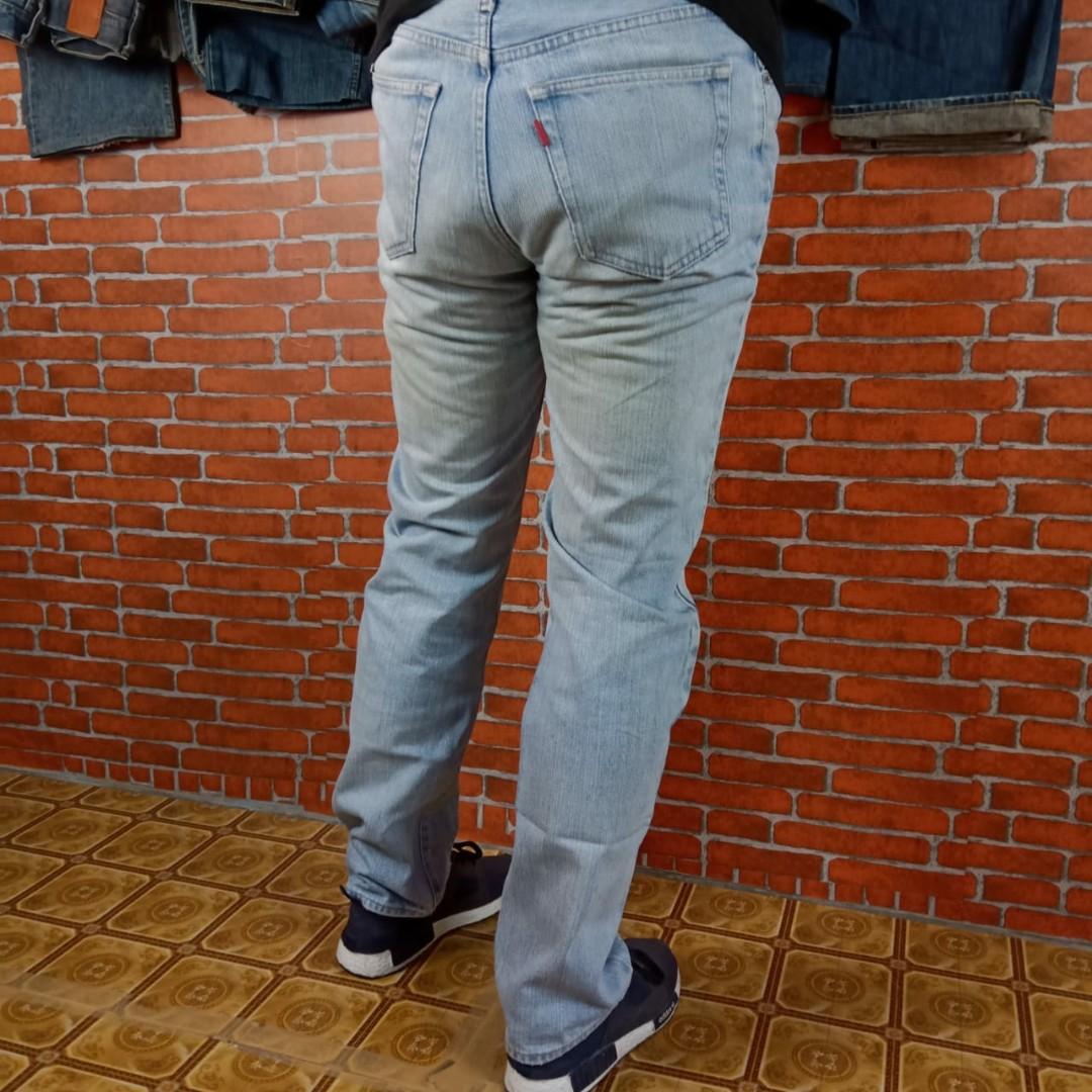 Celana Jeans UNIQLO blue sky straight fit Fesyen Pria Celana Jeans UNIQLO blue sky straight fit Fesyen Pria