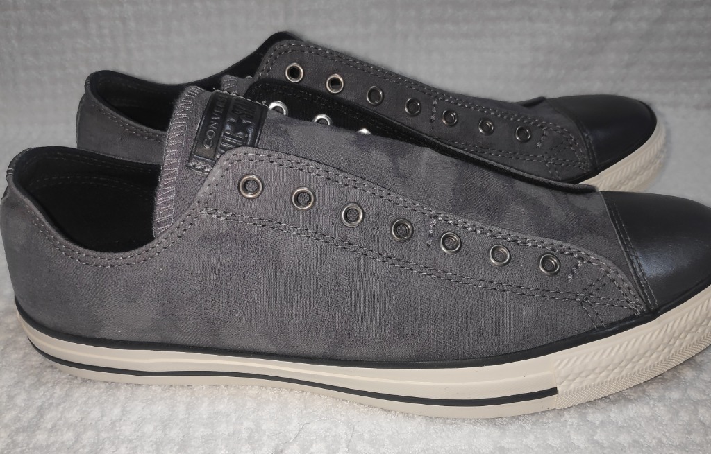chuck taylor laceless sneakers