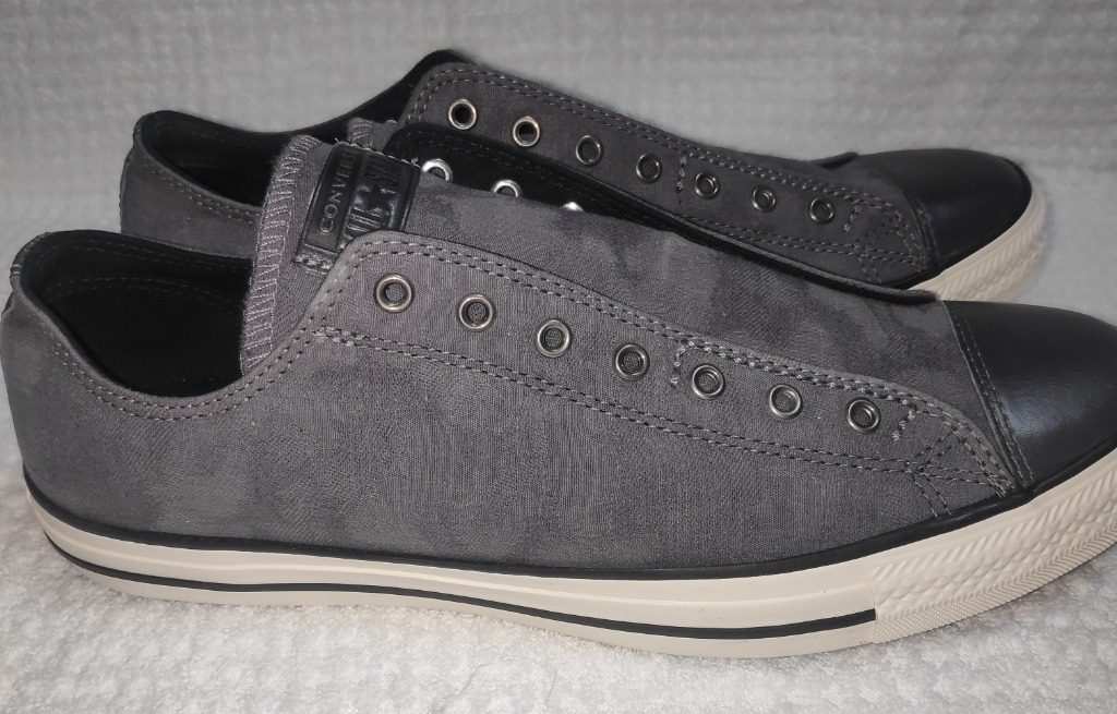 chuck taylor laceless shoes