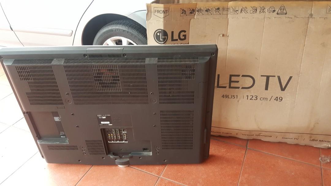 Defective flat screen TV (Category: TV) located in Quezon City. Submitted by christyso1209 (Listing ID 1014333543, Image 2). Description: Sony made in Japan Problem: No picture display, there is power/monitor ok 49 inches contact number: 7-5867402 09178900416.