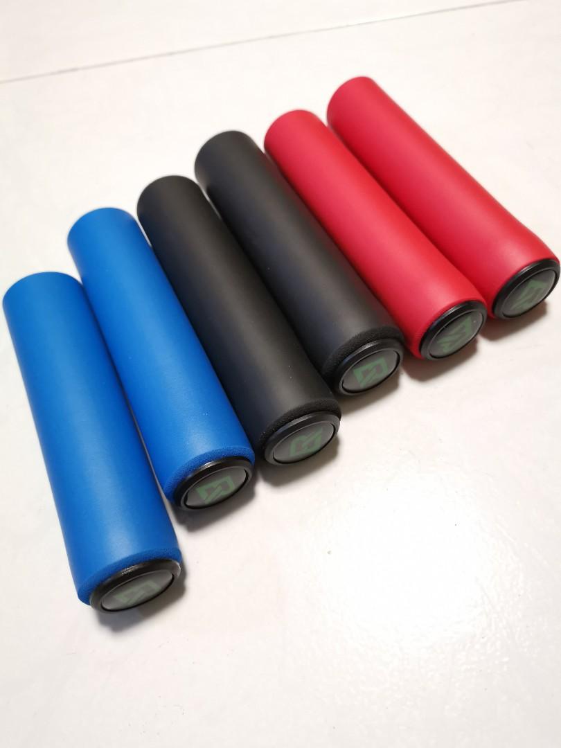 In stock 👈RockBros Handle bar grips silicone grips, Sports Equipment,  Bicycles & Parts, Parts & Accessories on Carousell