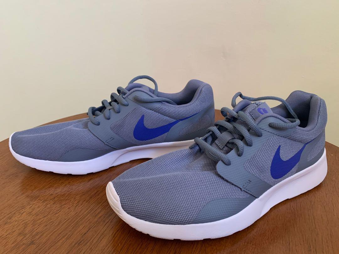 nike comfort footbed sneakers