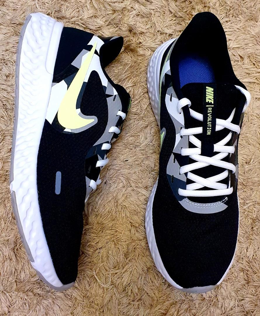 nike revolution 9