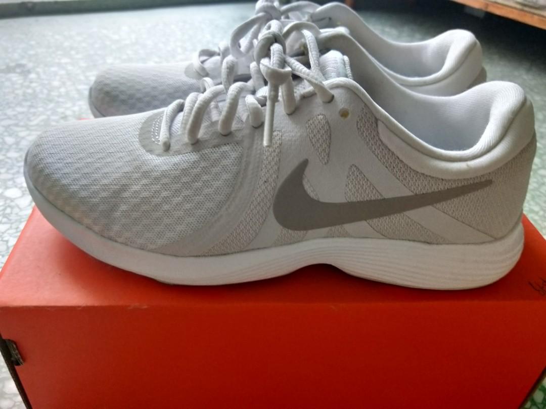 running shoes too big