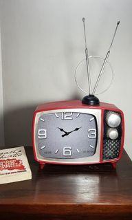 Old TV Clock