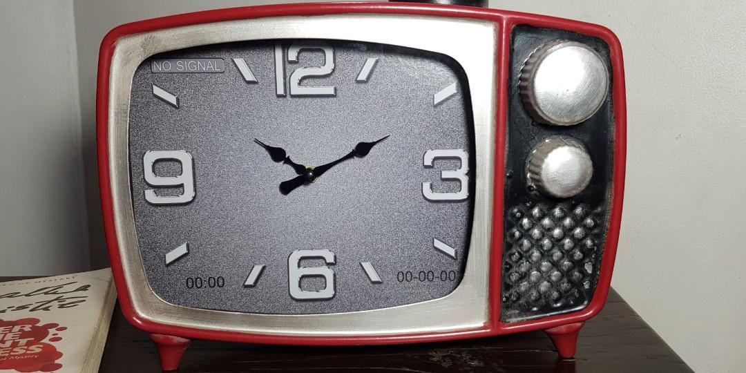 Old TV Clock (Category: Clocks) located in Manila. Submitted by jenkto (Listing ID 1014193560, Image 2). Description: Cool Father's Day gift! A unique timepiece with an old-world charm. Functional clock mechanism as well as a lovely home accent. Material is all metal. Runs on 1 AA battery. Measurements: 11 × 8.5 x 3 inches (body) 19 x 8.5 x 3 inches (with antenna).