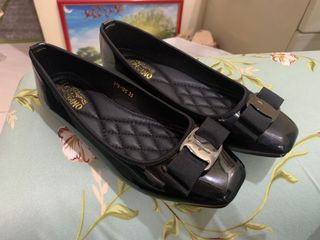 (Category: ) located in . Submitted by ldwardrobe (Listing ID 1014296373, Image 1). Description: .