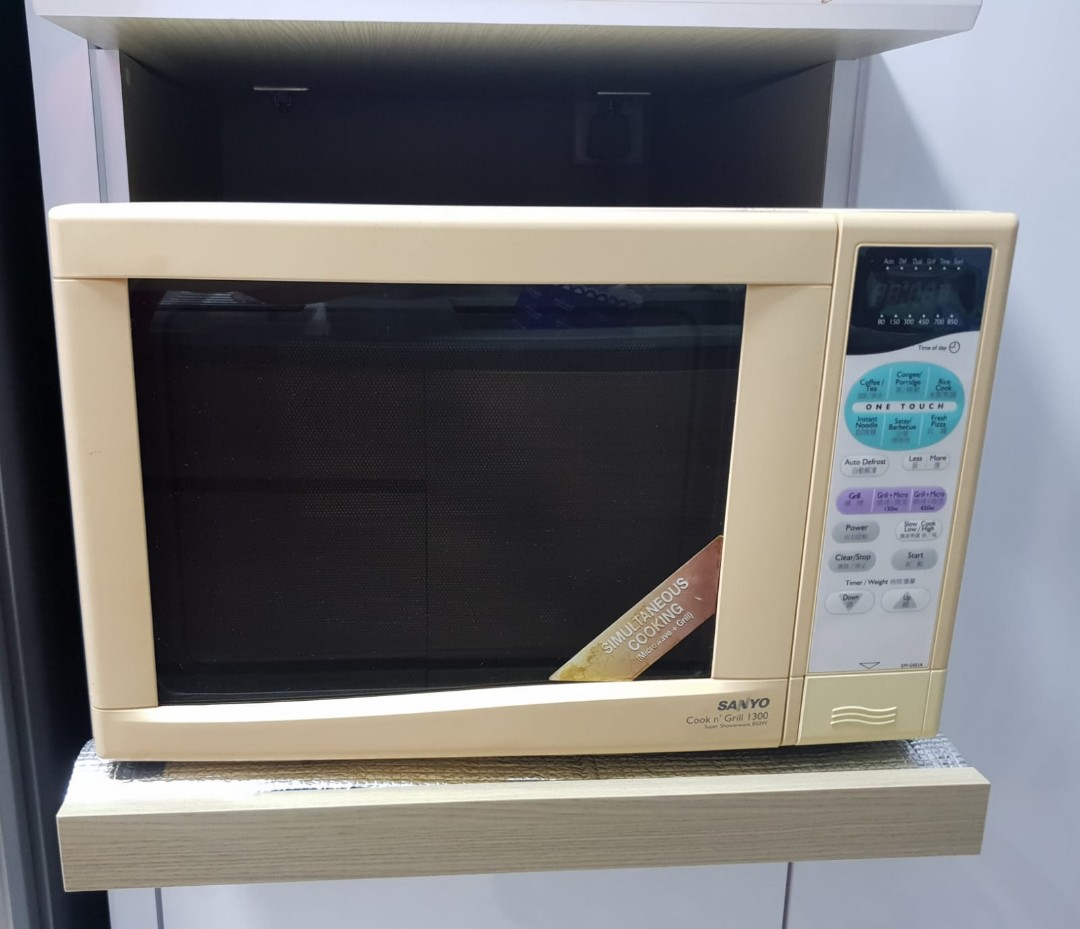 Sanyo microwave and grill oven, TV & Home Appliances, Kitchen