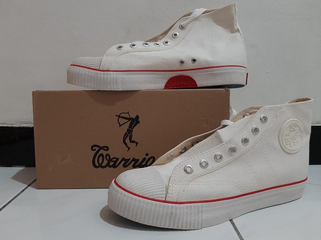 Sepatu Warrior White Classic Men S Fashion Men S Footwear Sneakers On Carousell