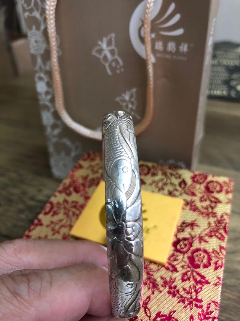 Silver Bangle (Category: Jewelry) located in Singapore. Submitted by mimosa1972 (Listing ID 1014205990, Image 2). Description: Used Pure Silver bangle . ( Double Fish) Engraving for sale. Bought from Yunnan China Thanks for viewing .