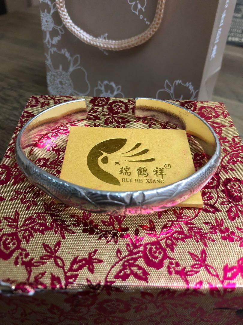 Silver Bangle (Category: Jewelry) located in Singapore. Submitted by mimosa1972 (Listing ID 1014205990, Image 5). Description: Used Pure Silver bangle . ( Double Fish) Engraving for sale. Bought from Yunnan China Thanks for viewing .