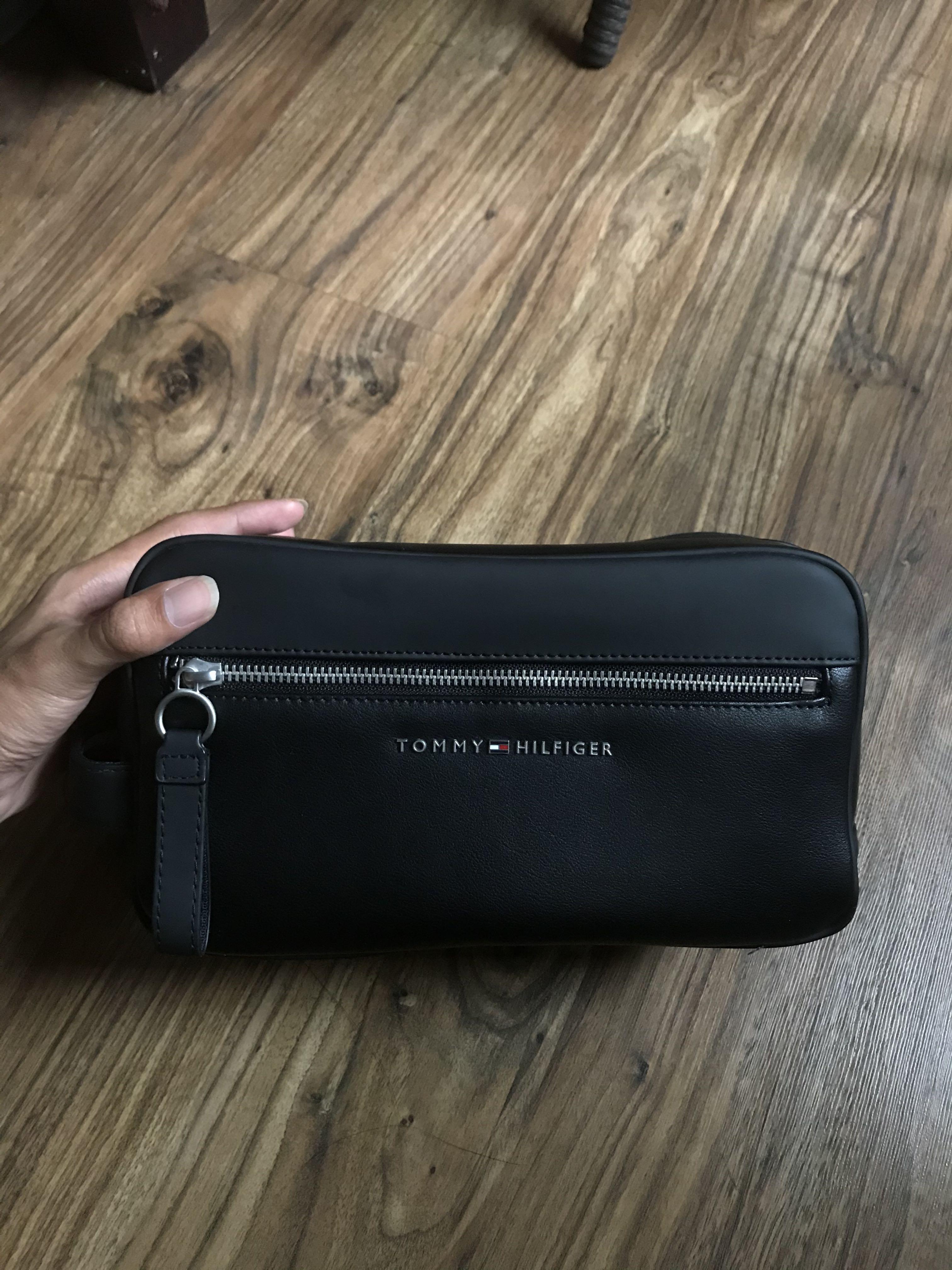 tommy toiletry bag