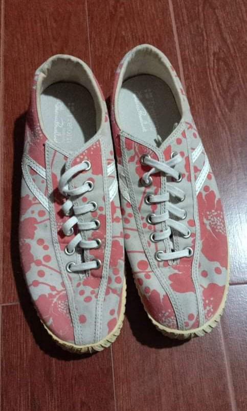 tretorn nylite silver check sneakers