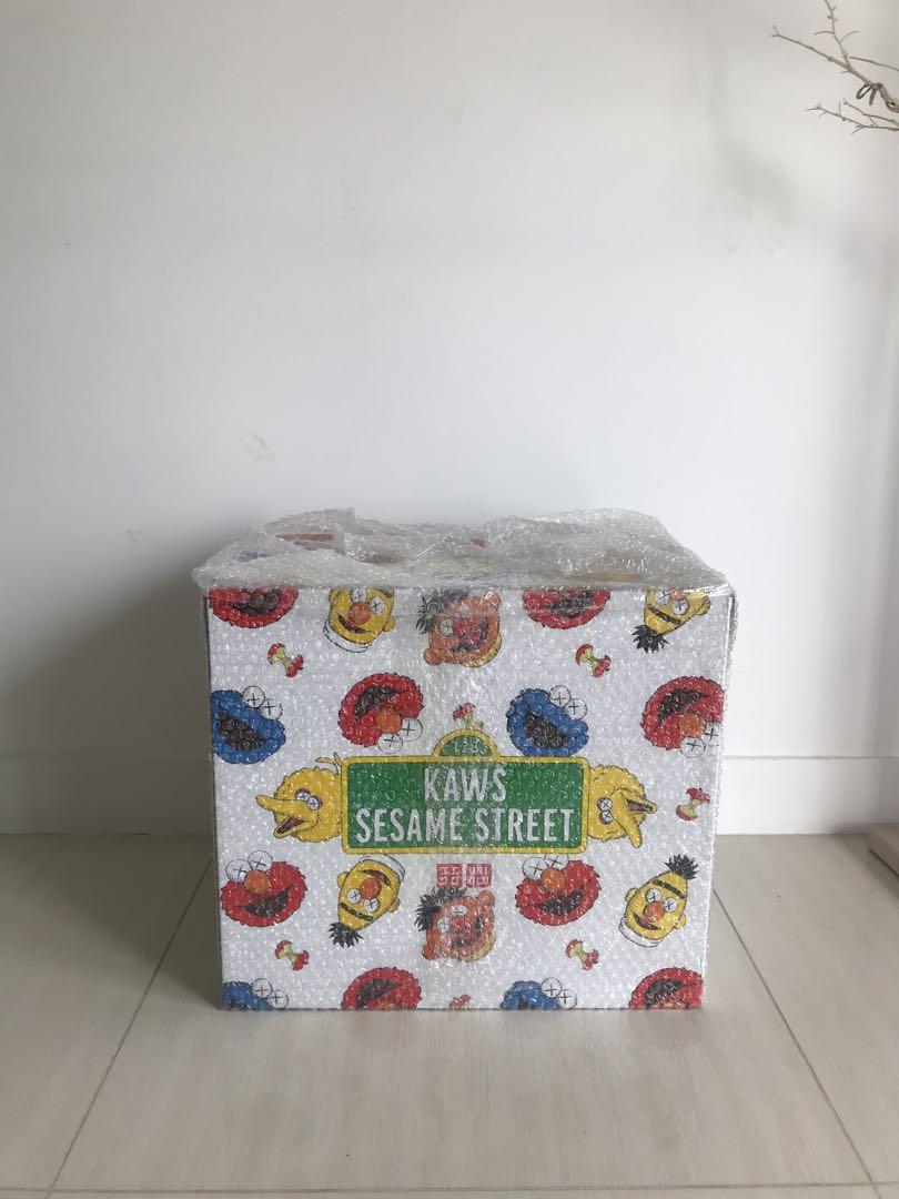 uniqlo kaws sesame street box