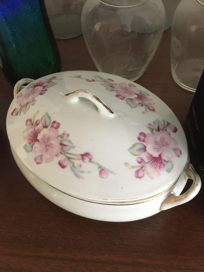 Vintage Ceramic Gravy Serving Bowl with Lid sets of 2