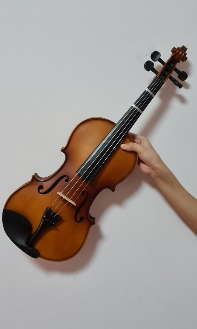 2 violins each 4/4 in size. One phoenix Violin and one Belcanto Violin