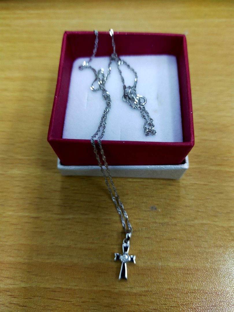 750 Italy white gold Necklace with diamond cross Everything Else