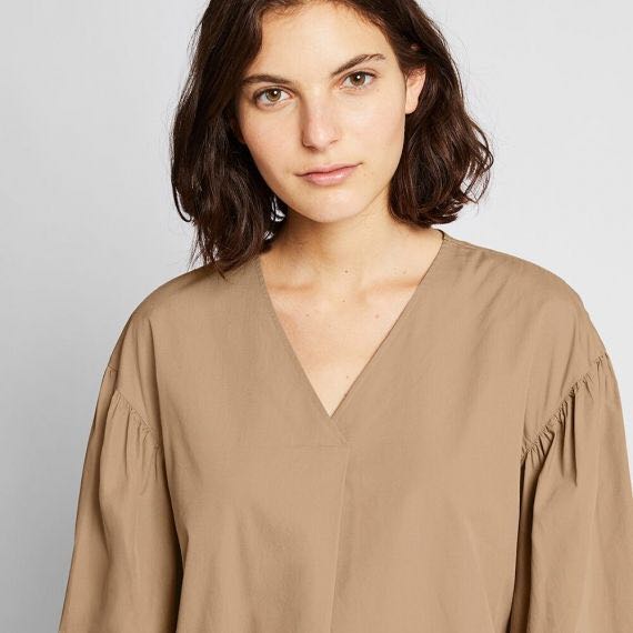 uniqlo v neck blouse