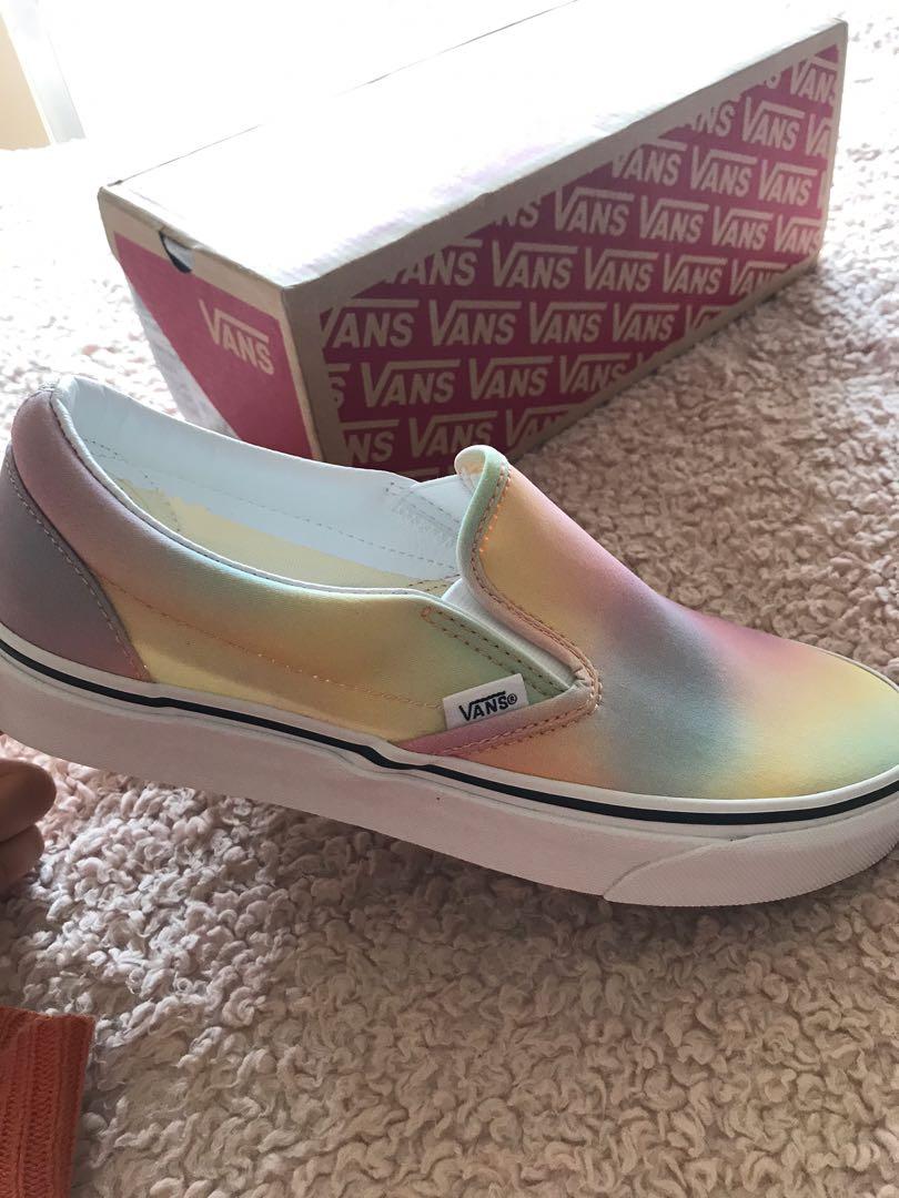 vans slip on aura shift