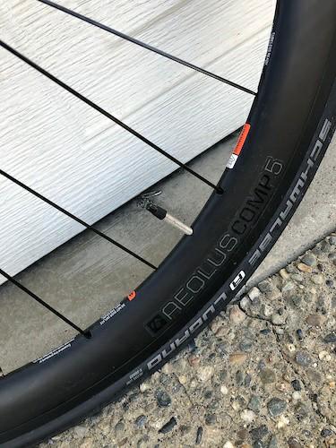 bontrager aeolus comp 5 tlr disc road wheel
