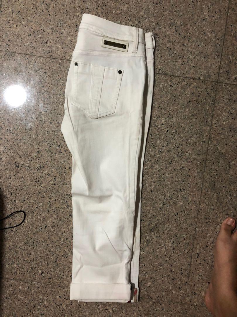 white burberry jeans