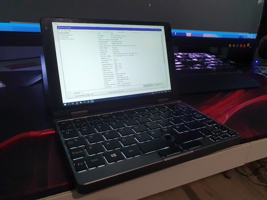 chuwi minibook 8 with core m3 8100y