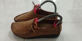 kasut clarks lugger