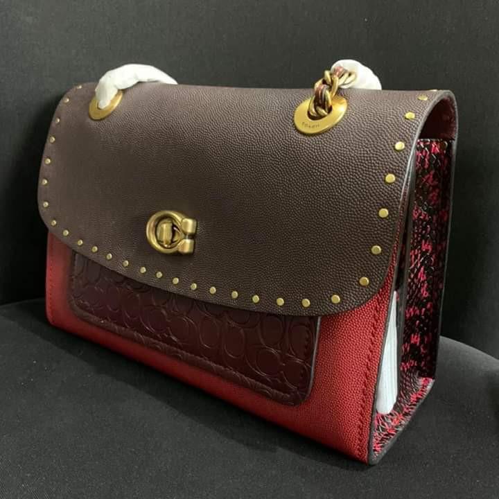 Coach Parker (Category: Luxury Bags & Wallets) located in Carmona. Submitted by bagislifeshop (Listing ID 1014493995, Image 2). Description: .