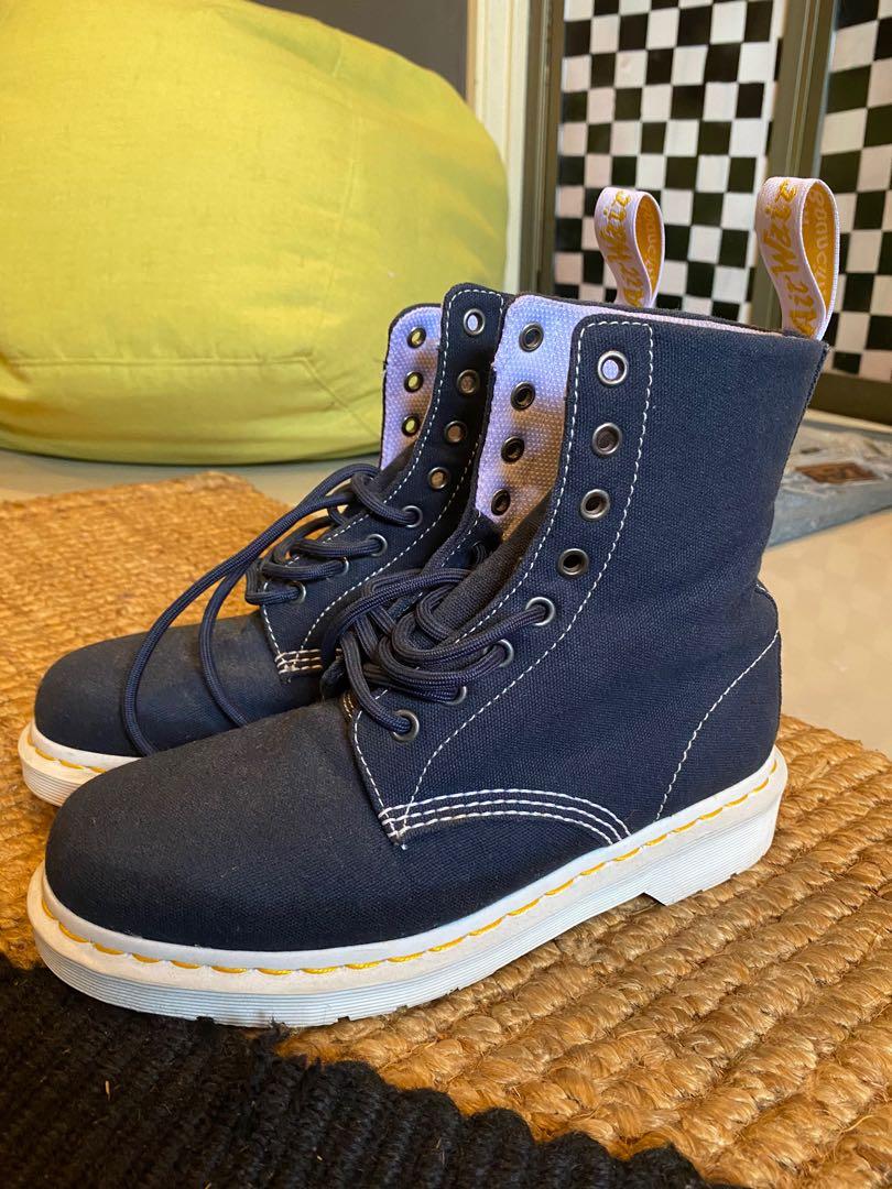 Dr martens hotsell white sole