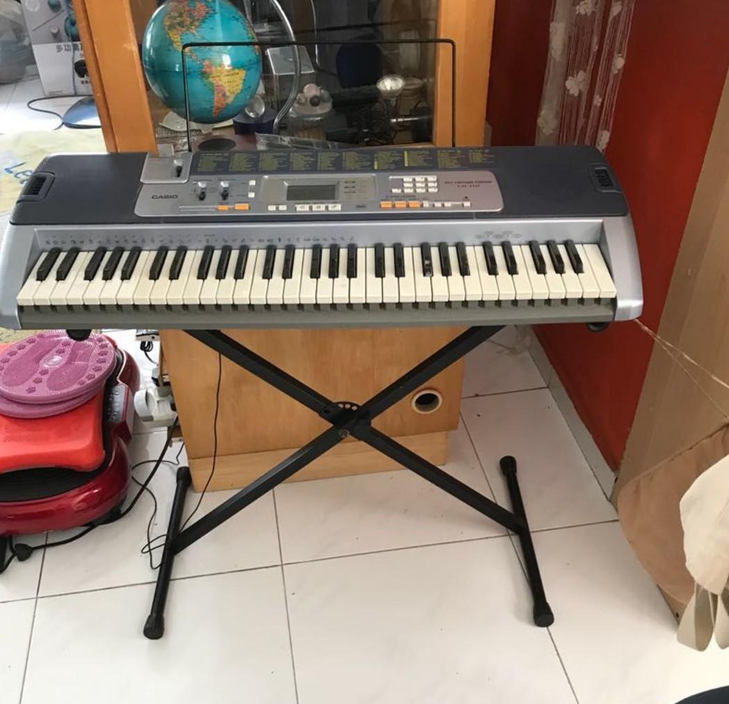 Electronic Keyboard (Category: Musical Instruments) located in Singapore. Submitted by chakabong (Listing ID 1014359713, Image 3). Description: .