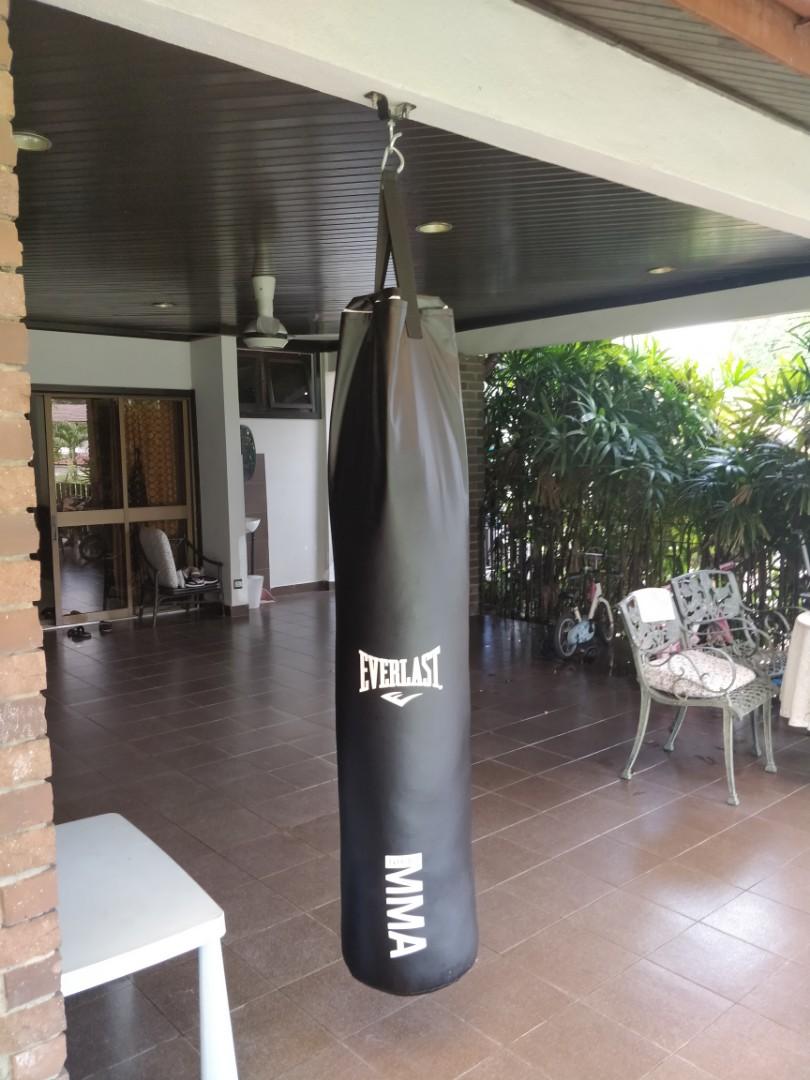 Everlast Muay Thai MMA punching heavy bag, Equipment, Exercise & Fitness, Toning & Stretching on Carousell