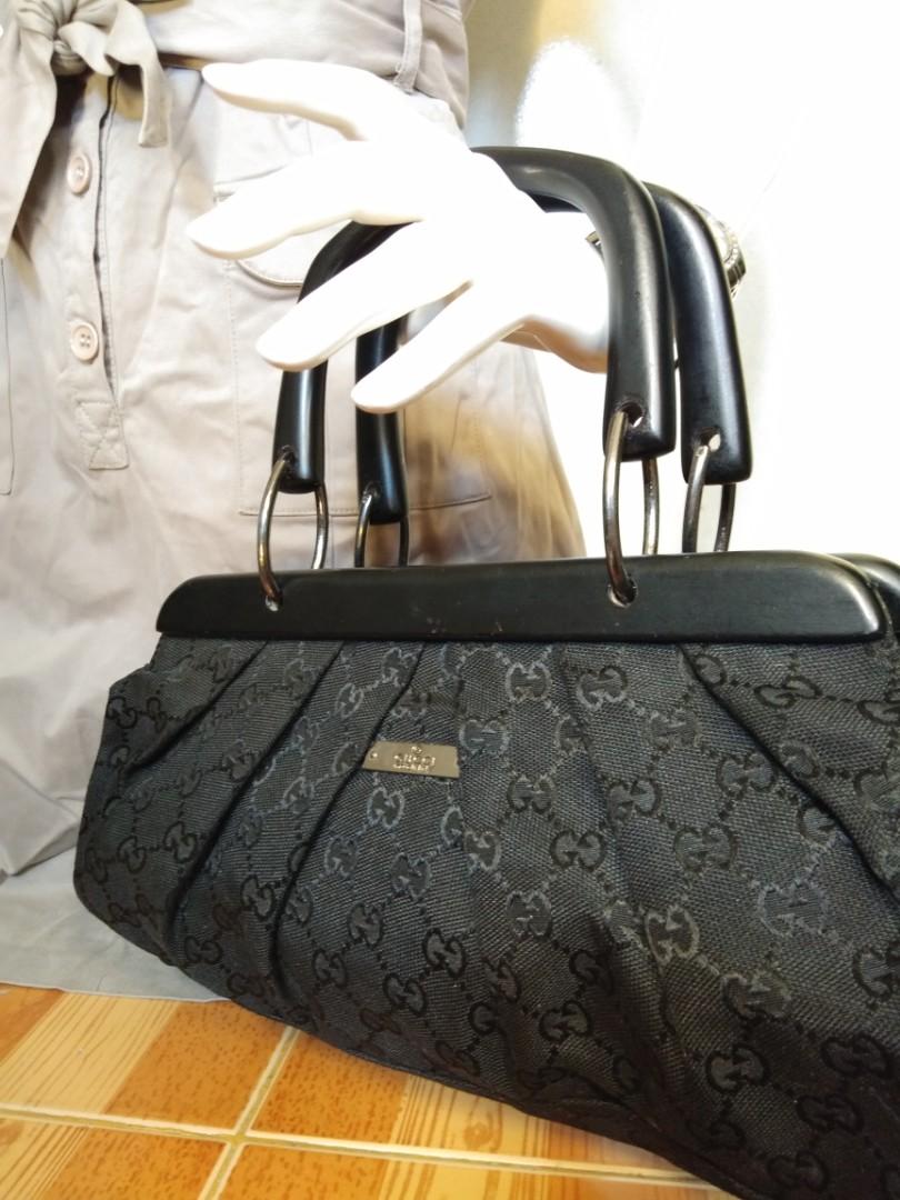 Gucci doctor's bag (Category: Purses & Pouches) located in Paranaque City. Submitted by arkco (Listing ID 1014411589, Image 2). Description: with code no flaws *nasa ibang post po ang complete photos ng bag. pakicheck na lang. thanks..