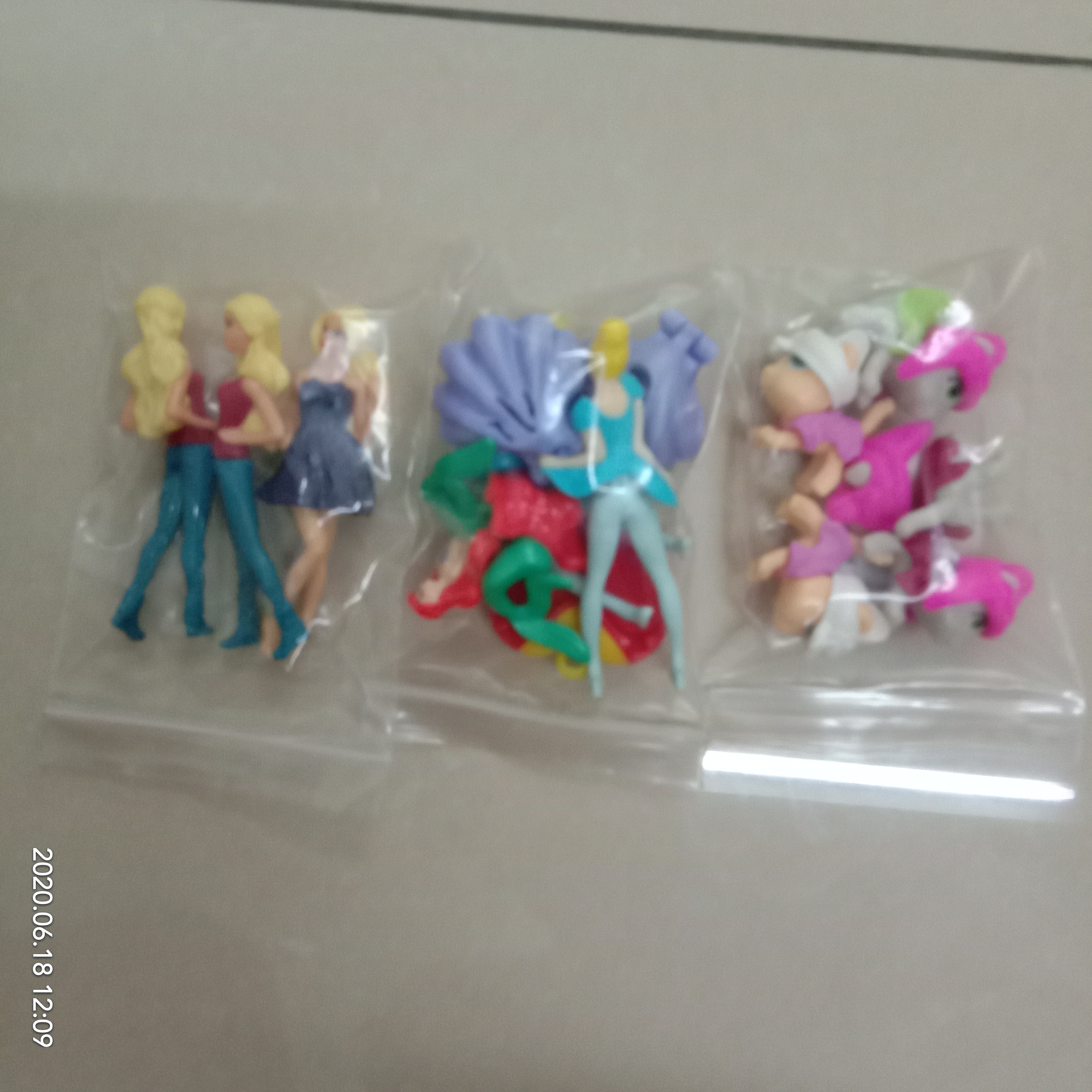 Barbie doll best sale kinder joy
