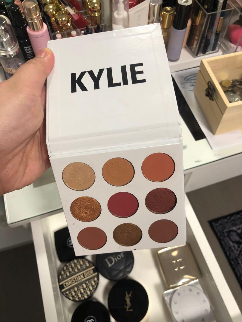 Kylie Make up (Category: Makeup) located in Makati City. Submitted by supplementary (Listing ID 1014493005, Image 2). Description: Bought it last year before Christmas. Used once lang. napaglaruan lang ng baby ko.