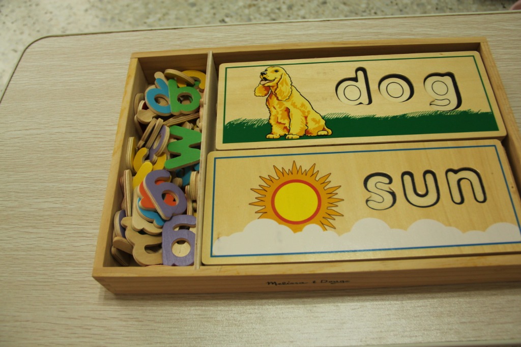 melissa doug spelling puzzle