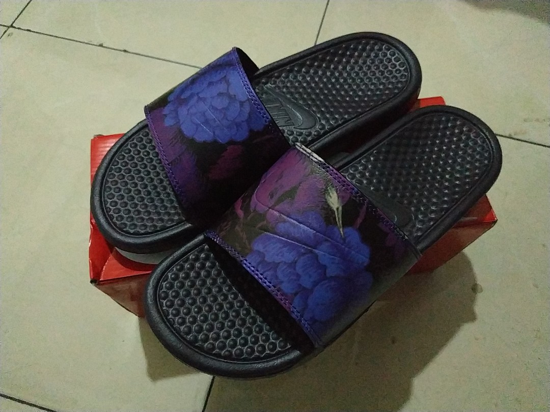Nike Benassi Floral Anthracite Limited Edition Sandal Sendal Original no  Adidas, Fesyen Pria, Sepatu , Sandal di Carousell