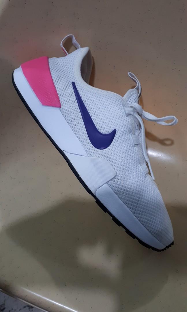 nike white stylish shoes