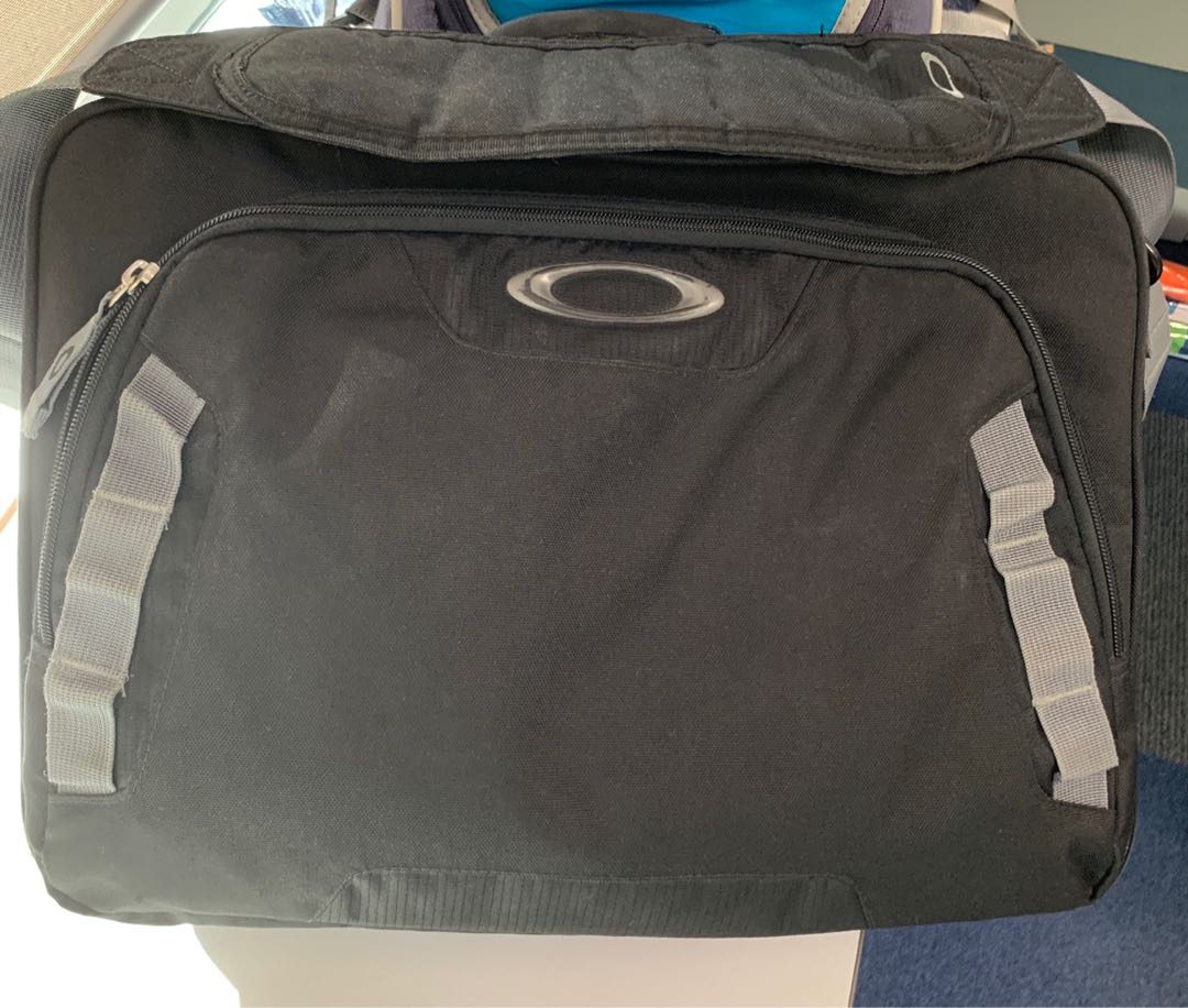 oakley laptop case