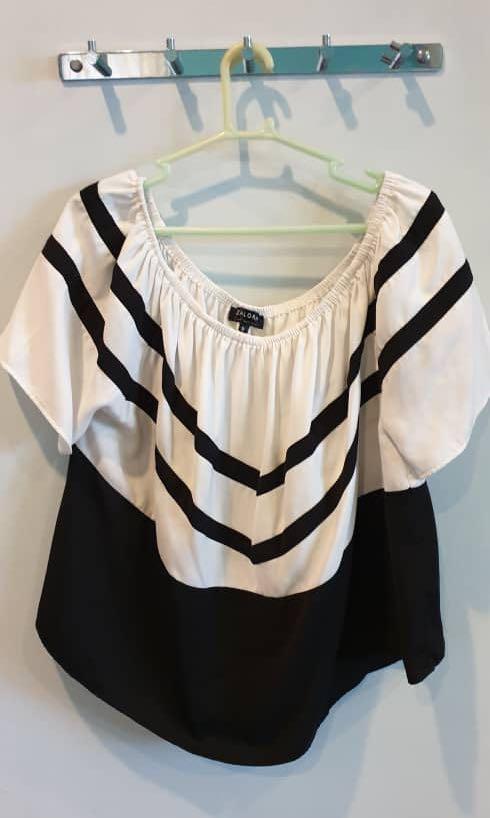 Off Shoulder Top (Category: Sleeveless) located in Petaling Jaya. Submitted by ahtou (Listing ID 1014538468, Image 2). Description: .