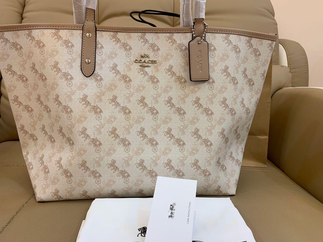 Coach horse and 2025 carriage tote bag