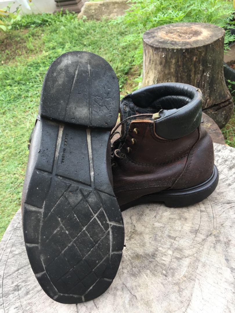 Redwing (Category: Boots) located in Pasir Gudang. Submitted by wildforest_87e7de (Listing ID 1014373263, Image 3). Description: redwing size 9uk rm230siap pos.