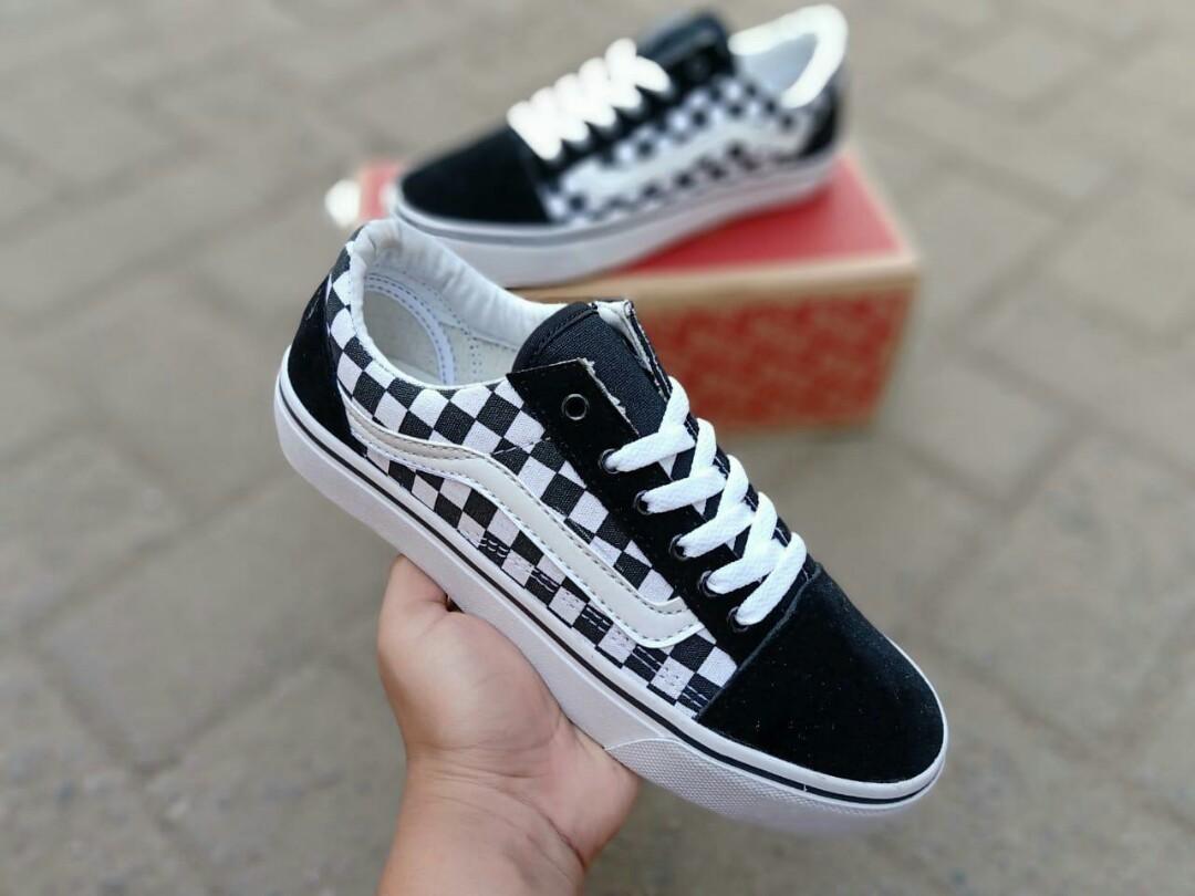 Sepatu Vans Pria Fesyen Pria Sepatu Sneakers Di Carousell
